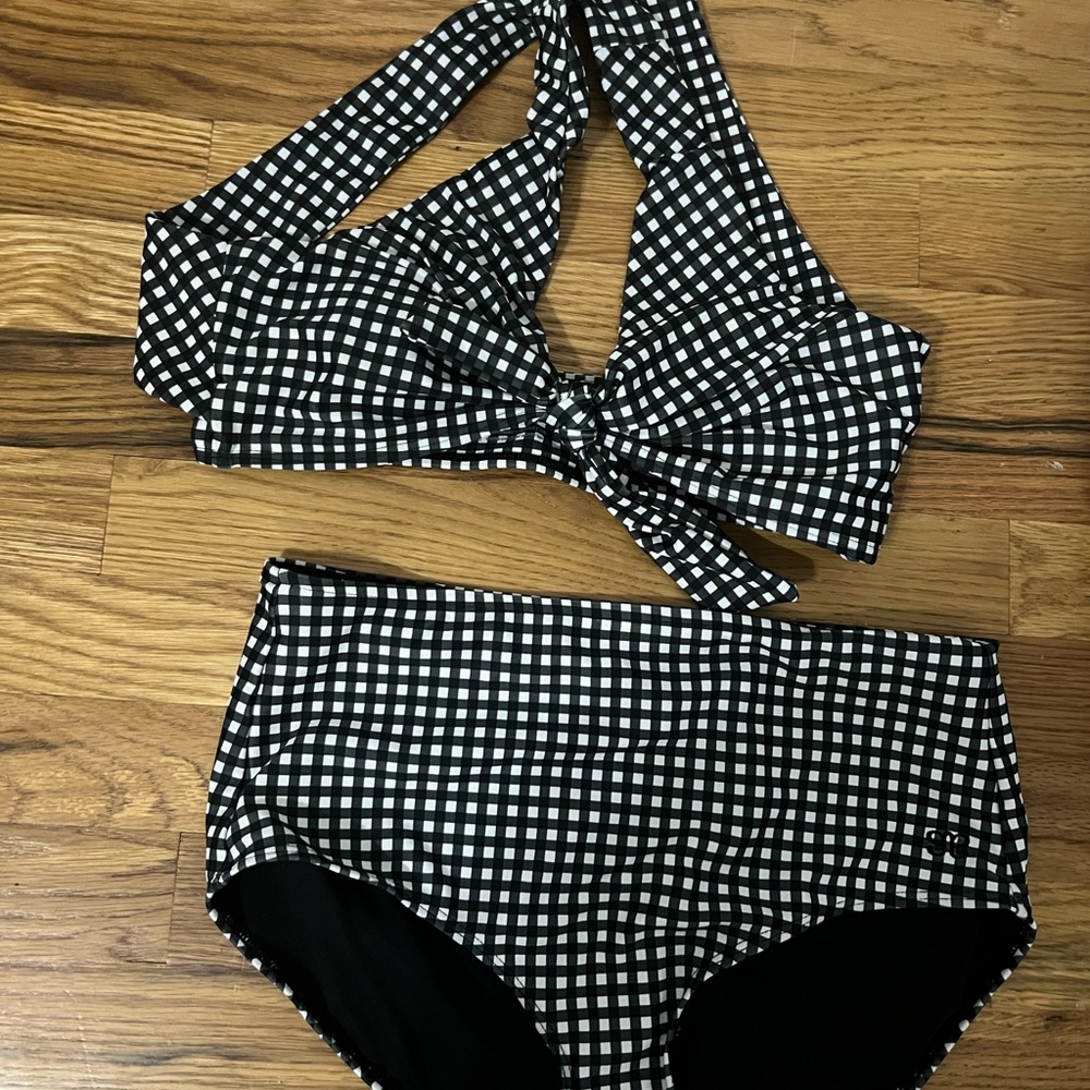 Albion fit small top medium bottoms